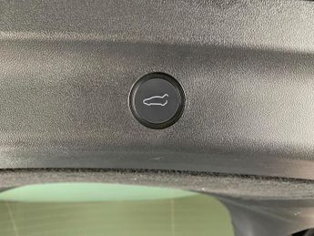 Tesla Model Y (Dual Motor) Long Range 4WDE (384 bhp) - LED - REVERSE CAM - NAV
