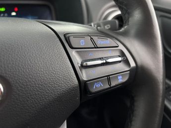Hyundai Kona 64kWh Premium (10.5kW Charger) (204 ps) - UPGRADED SOUND - LED