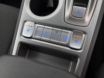 Hyundai Kona 64kWh Premium (10.5kW Charger) (204 ps) - UPGRADED SOUND - LED