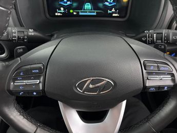 Hyundai Kona 64kWh Premium (10.5kW Charger) (204 ps) - UPGRADED SOUND - LED