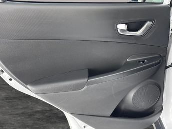 Hyundai Kona 64kWh Premium (10.5kW Charger) (204 ps) - UPGRADED SOUND - LED