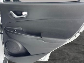 Hyundai Kona 64kWh Premium (10.5kW Charger) (204 ps) - UPGRADED SOUND - LED
