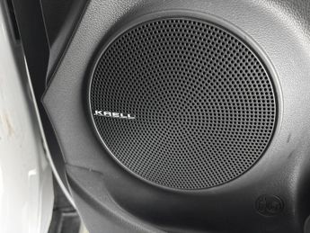 Hyundai Kona 64kWh Premium (10.5kW Charger) (204 ps) - UPGRADED SOUND - LED
