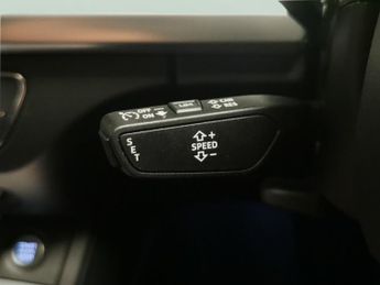 Audi Q5 2.0 TFSIe 50 Sport Plug-in S Tronic quattro 17.9kWh (299 ps) - R
