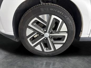 Hyundai Kona 64kWh Premium (10.5kW Charger) (204 ps) - UPGRADED SOUND - LED