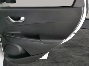 Hyundai Kona 64kWh Premium (10.5kW Charger) (204 ps) - KEYLESS ENTRY - LED - 