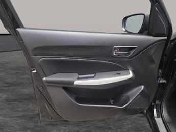 Suzuki Swift 1.0 Boosterjet SZ5 (111 ps) - LED - NAV - LANE DEPARTURE
