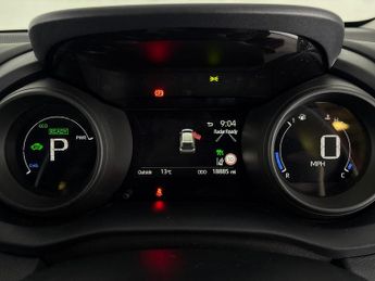 Toyota Yaris 1.5 VVT-h Design E-CVT (116 ps) - LANE TRACE ASSIST - LANE DEPAR