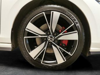 Volkswagen Golf 2.0 TDI GTD DSG (200 ps) - HEATED STEERING - BLIND SPOT ASSIST