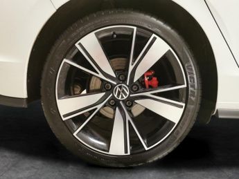 Volkswagen Golf 2.0 TDI GTD DSG (200 ps) - HEATED STEERING - BLIND SPOT ASSIST