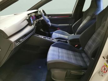 Volkswagen Golf 2.0 TDI GTD DSG (200 ps) - HEATED STEERING - BLIND SPOT ASSIST