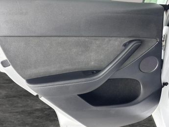 Tesla Model Y (Dual Motor) Long Range 4WDE (384 bhp) - LED - REVERSE CAM - NAV