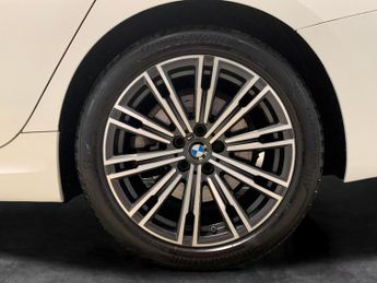 BMW 3 Series 2.0 330e 12kWh M Sport Touring Plug-in (292 ps) - ADAPTIVE LIGHT