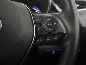 Toyota Corolla 1.8 VVT-h Design CVT (140 ps) - REVERSE CAM - NAV - HEATED SEATS