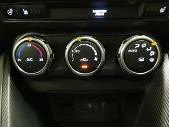 Mazda Mazda2 1.5 SKYACTIV-G Homura Aka (90 ps) - HEATED SEATS - NAV - LANE DE