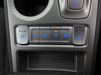 Hyundai Kona 64kWh Premium (10.5kW Charger) (204 ps) - UPGRADED SOUND - LED