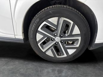Hyundai Kona 64kWh Premium (10.5kW Charger) (204 ps) - UPGRADED SOUND - LED