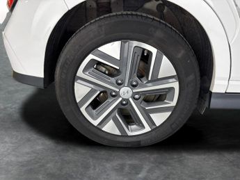 Hyundai Kona 64kWh Premium (10.5kW Charger) (204 ps) - UPGRADED SOUND - LED