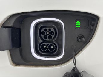 Hyundai Kona 64kWh Premium (10.5kW Charger) (204 ps) - UPGRADED SOUND - LED