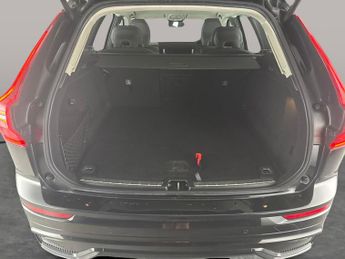 Volvo XC60 2.0 B5 MHEV Plus AWD (250 ps) - CARPLAY - HK AUDIO - KEYLESS ENT
