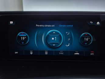 Mercedes-Benz EQC EQC 400 80kWh AMG Line 4MATIC (408 ps) - HEATED LEATHER - COMFOR