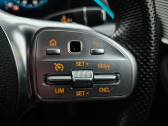 Mercedes-Benz EQC EQC 400 80kWh AMG Line 4MATIC (408 ps) - HEATED LEATHER - COMFOR