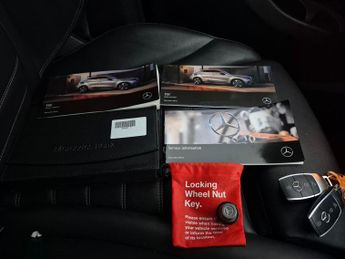 Mercedes-Benz EQC EQC 400 80kWh AMG Line 4MATIC (408 ps) - HEATED LEATHER - COMFOR