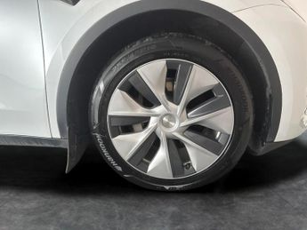 Tesla Model Y SUV RWD (346 ps) - HEATED STEERING - BLIND SPOT ASSIST - WIFI