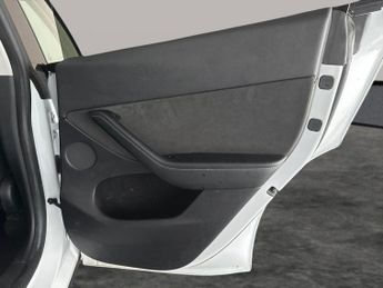 Tesla Model Y SUV RWD (346 ps) - HEATED STEERING - BLIND SPOT ASSIST - WIFI