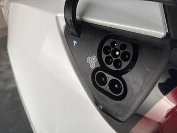 Tesla Model Y SUV RWD (346 ps) - HEATED STEERING - WIFI - BLIND SPOT ASSIST