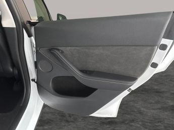 Tesla Model Y SUV RWD (346 ps) - HEATED STEERING - WIFI - BLIND SPOT ASSIST
