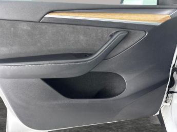 Tesla Model Y (Dual Motor) Long Range 4WDE (384 bhp) - LED - REVERSE CAM - NAV