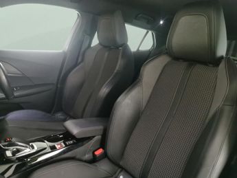 Peugeot E-2008 50kWh GT (7kW Charger) (136 ps) - LED - REVERSE CAM - NAV