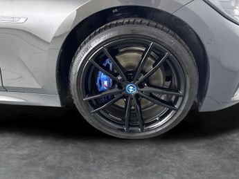 BMW 3 Series 2.0 330e 12kWh M Sport Pro Edition Touring Plug-in (292 ps) - CA
