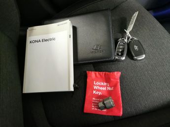 Hyundai Kona 64kWh Premium (10.5kW Charger) (204 ps) - HEATED SEATS - HEATED 