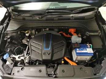 Hyundai Kona 64kWh Premium (10.5kW Charger) (204 ps) - HEATED SEATS - HEATED 