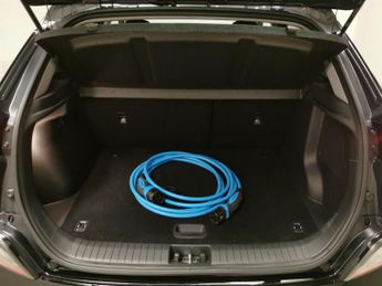 Hyundai Kona 64kWh Premium (10.5kW Charger) (204 ps) - HEATED SEATS - HEATED 