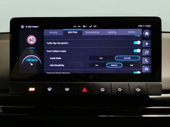 MG Mg4 51kWh SE (170 ps) - FABRIC - BLACK - CARPLAY - LED