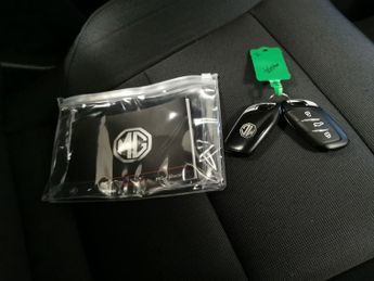 MG Mg4 51kWh SE (170 ps) - FABRIC - BLACK - CARPLAY - LED