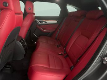 Jaguar F-PACE 2.0 D200 MHEV R-Dynamic SE AWD (204 ps) - MERIDIAN AUDIO - REVER