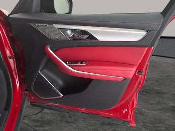 Jaguar F-PACE 2.0 D200 MHEV R-Dynamic SE AWD (204 ps) - MERIDIAN AUDIO - REVER
