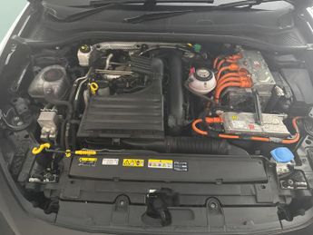 Cupra Leon 1.4 eHybrid 12.8kWh VZ2 Plug-in DSG (245 ps) - REVERSE CAM - NAV