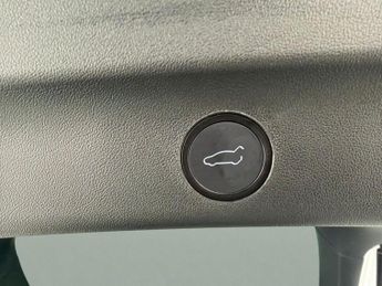Tesla Model Y SUV RWD (346 ps) - HEATED STEERING - WIFI - BLIND SPOT ASSIST