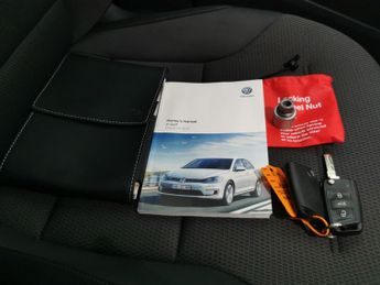 Volkswagen E-golf 35.8kWh e-Golf (136 ps) - LED - BLUETOOTH - PARK SENSORS