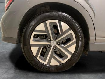 Hyundai Kona 64kWh Premium (10.5kW Charger) (204 ps) - UPGRADED SOUND - KEYLE
