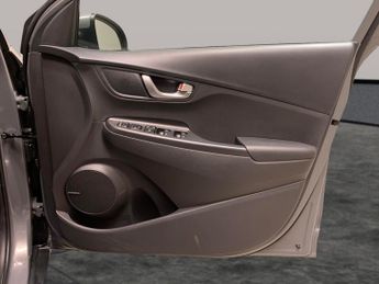 Hyundai Kona 64kWh Premium (10.5kW Charger) (204 ps) - UPGRADED SOUND - KEYLE