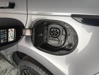 Land Rover Range Rover Evoque 1.5 P300e 12.2kWh R-Dynamic SE Plug-in 4WD (309 ps) - MERIDIAN A