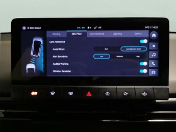 MG Mg4 51kWh SE (170 ps) - FABRIC - BLACK - CARPLAY - LED