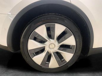 Tesla Model Y (Dual Motor) Long Range 4WDE (384 bhp) - HEATED STEERING - WIFI