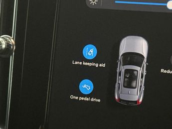 Volvo XC40 Recharge 69kWh Plus RWD (238 ps) - KEYLESS ENTRY - PARK ASSIST -